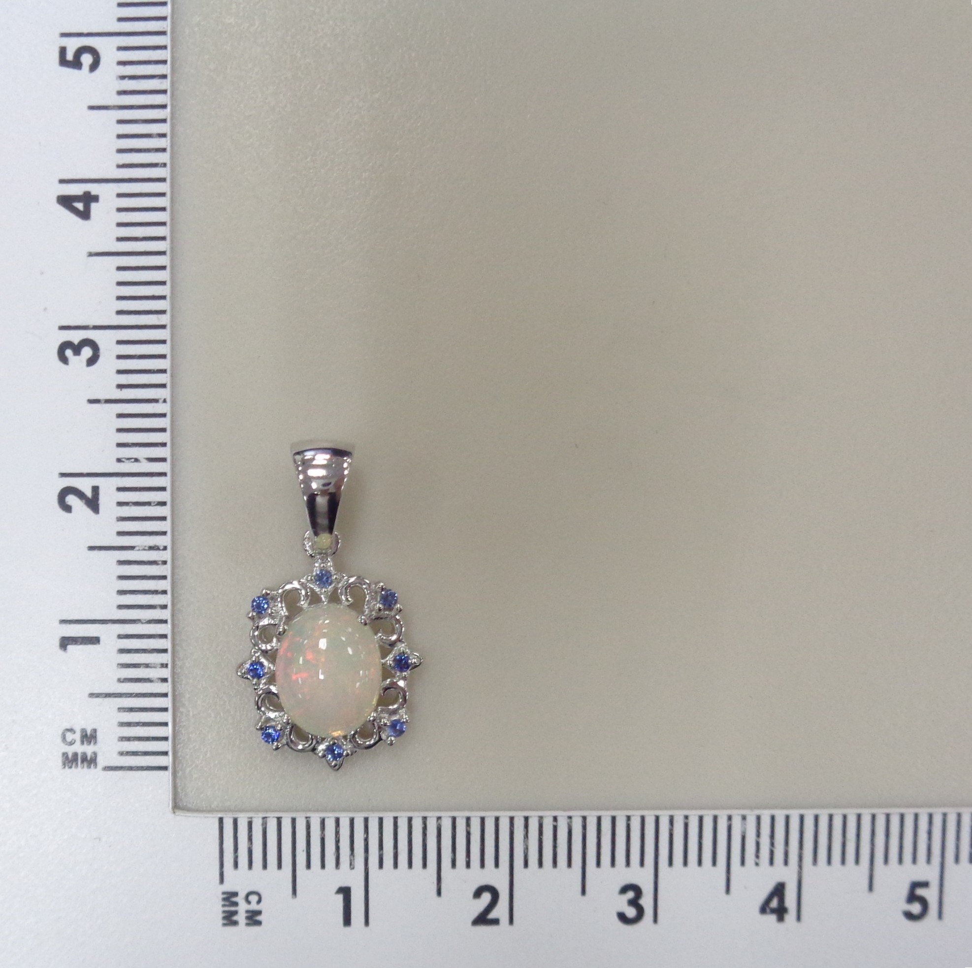 Серебряная подвеска с опалом